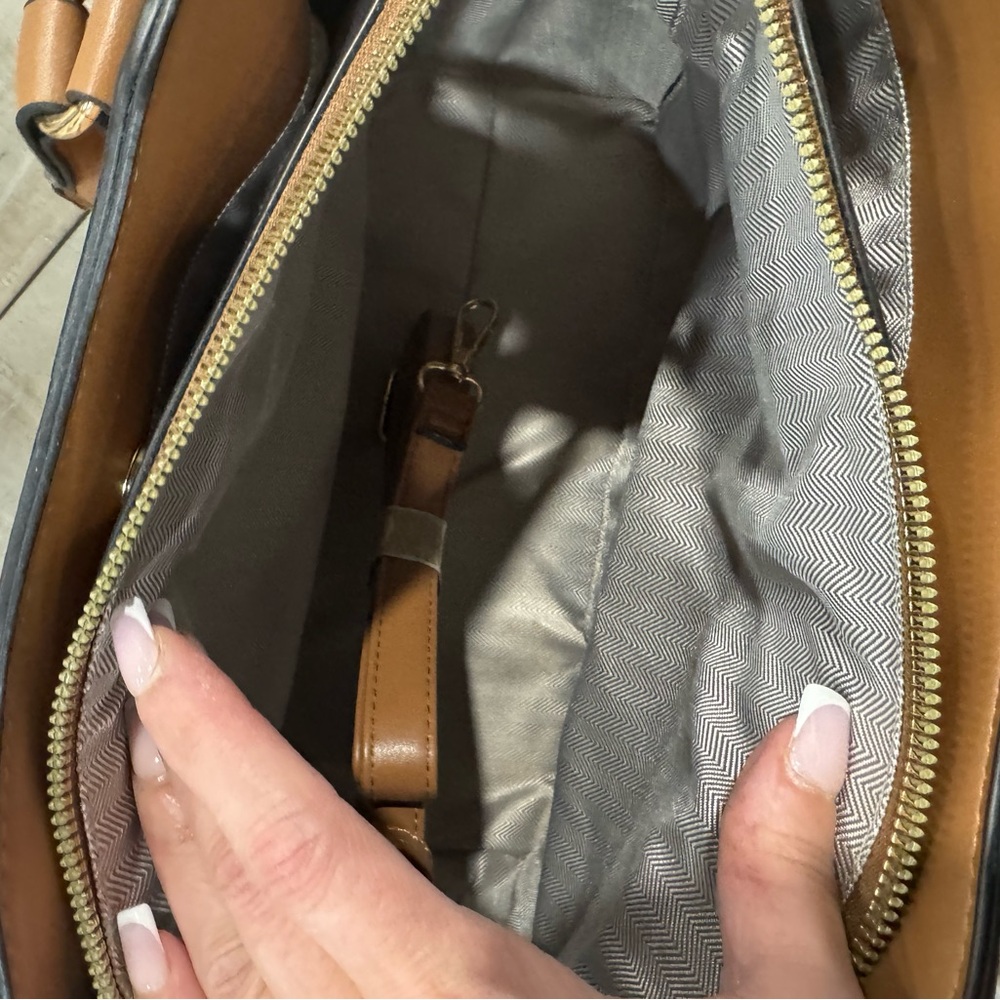 Elegant Multi-Color Tote - Picture 11 of 12